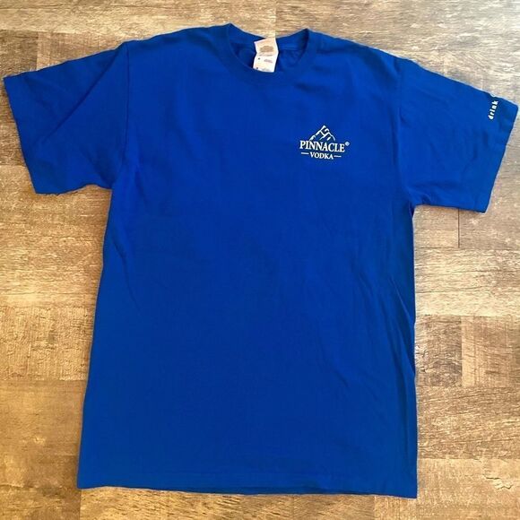 New Pinnacle Vodka T-Shirt Size Medium - Picture 1 of 2